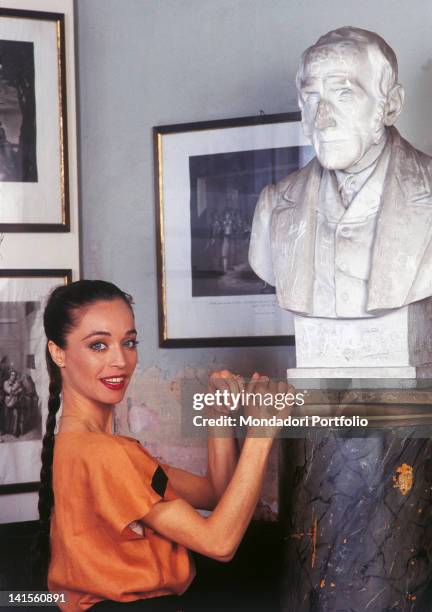 Italian ballet dancer Oriella Dorella next to Alessandro Manzoni's bust. 1985