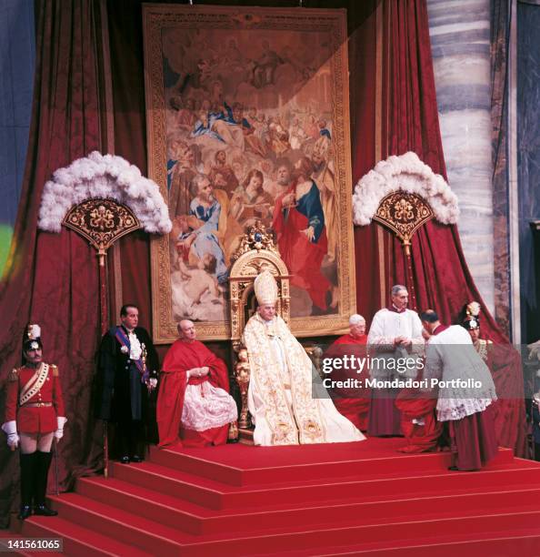 Moment of the crowning ceremony of Pope John XXIII, born Angelo Roncalli, in the Gregorian Chapel inside Saint Peter's Basilica. Vatican City, 4th...