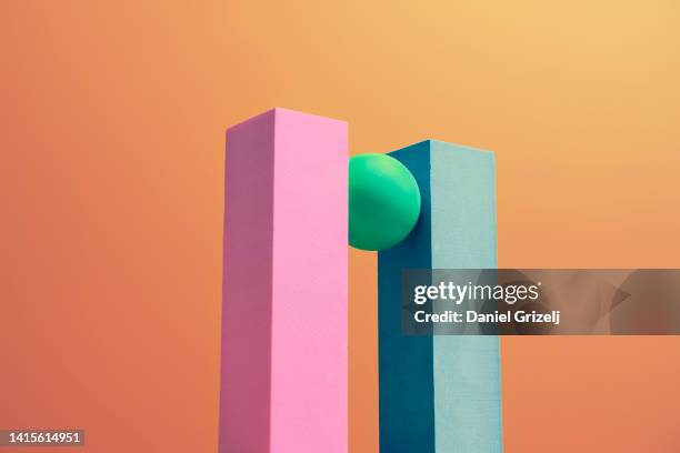 balance - presión fotografías e imágenes de stock