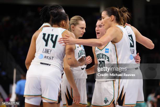 Sabrina Ionescu of the New York Liberty huddles with the team against the Chicago Sky in Game One of the First Round of the 2022 WNBA Playoffs at...