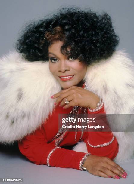 Singer Dionne Warwick poses for a portrait in 1985 in Los Angeles, California.