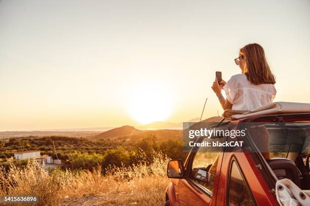 die fahrt lohnt sich der blick - goldene stunde stock-fotos und bilder