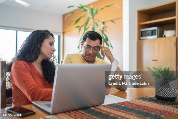 100 Awkward Business Conversation Stock Photos, High-Res Pictures, and ...