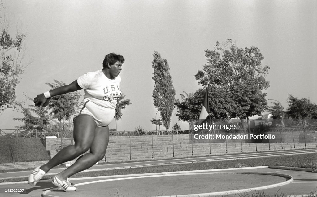 The American athlete Earlene Brown training for the throwing the