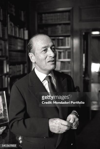 The Italian industrialist Bruno Pagliai posing in the library of his mansion in Mexico City. Mexico City, October 1968