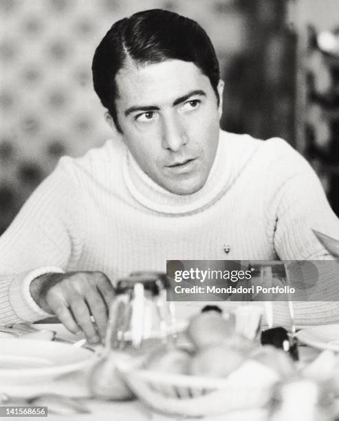 The actor Dustin Hoffman in a scene from the film 'FinchT divorzio non vi separi' . Ascoli Piceno , 1972.