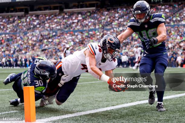 Jake Tonges of the Chicago Bears dives for a two-yard touchdown in the second quarter during the preseason game against the Seattle Seahawks at Lumen...