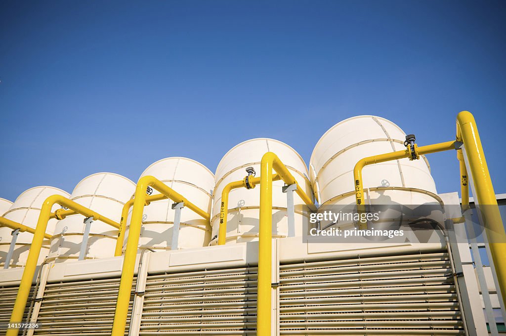Sets of cooling towers in conditioning systems