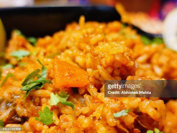 biryani rice - pilafrijst stockfoto's en -beelden