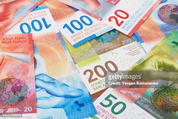 swiss francs banknotes as a background - franse valuta stockfoto's en -beelden
