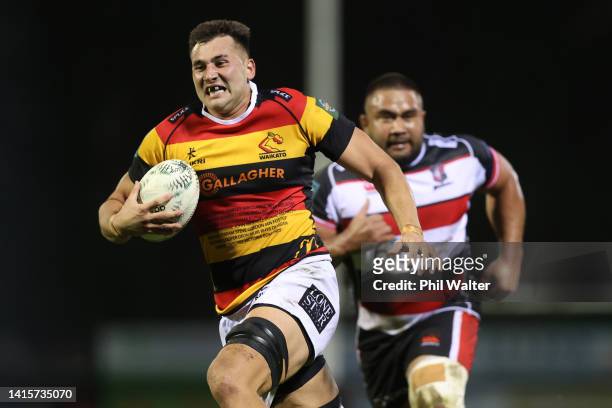 Laghlan McWhannell of Waikato makes a break for a try during the round three Bunnings NPC match between Counties Manukau and Waikato at Navigation...
