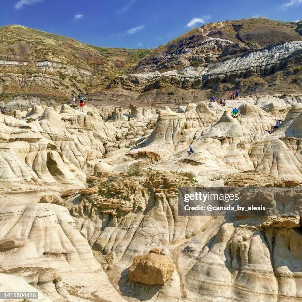 hoodoos trail in drumheller - dinosaur fossil sites stock pictures, royalty-free photos & images