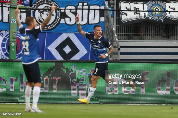 Philip Tietz of Darmstadt celebrates their team's second goal with teammate Tobias Kempe during the Second Bundesliga match between Hamburger SV and...