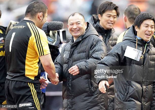 Suntory Sungoliath head coach Eddie Jones shakes hands with Shinya Ogawa during the 49th Japan Rugby Championship Final match between Suntory...