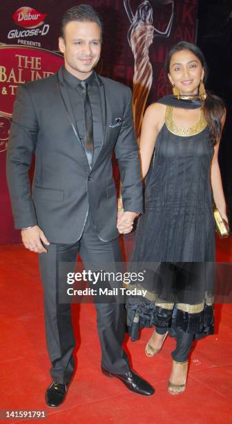 Indian Bollywood actor Vivek Oberoi with his wife Priyanka attends the Global Indian Film and TV Honours Awards 2012 in Mumbai on March 15, 2012.