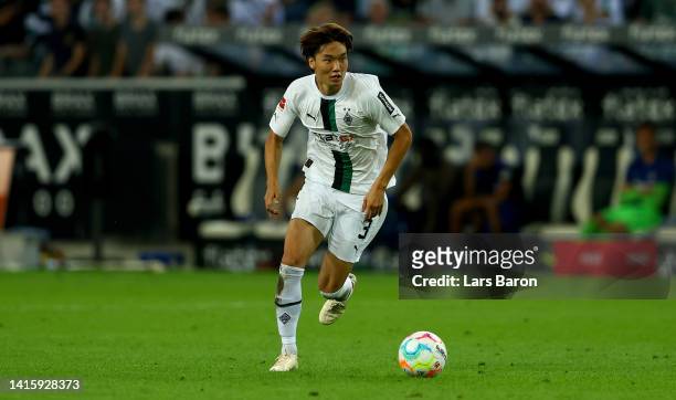 Kou Itakura of Moenchengladbach runs with the ball during the Bundesliga match between Borussia Mönchengladbach and Hertha BSC at Borussia-Park on...
