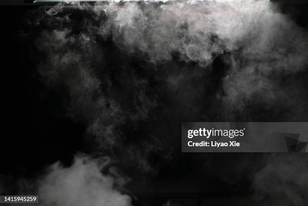 dry ice evaporation fog - dry ice black background stock pictures, royalty-free photos & images