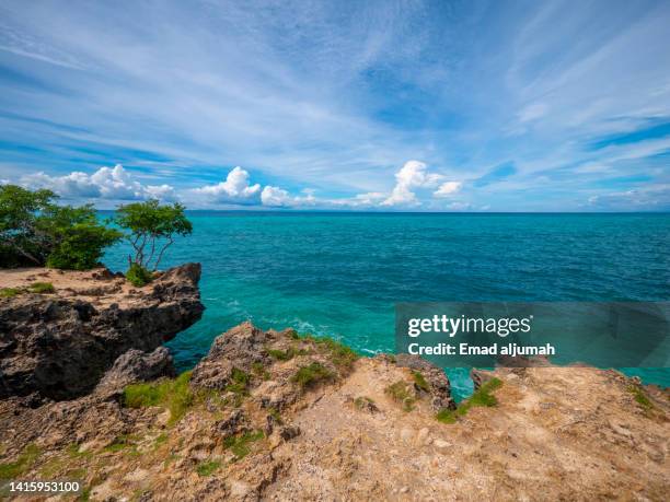 the ruins and diving cliff, bantayan island, santa fe, cebu, philippines - menhir photos et images de collection