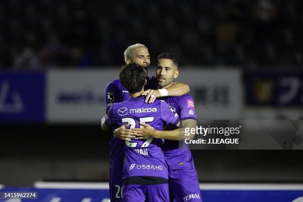 Of Sanfrecce Hiroshima celebrates scoring his sideʻs first goal during with his team mates the J.LEAGUE Meiji Yasuda J1 26th Sec. Match between...
