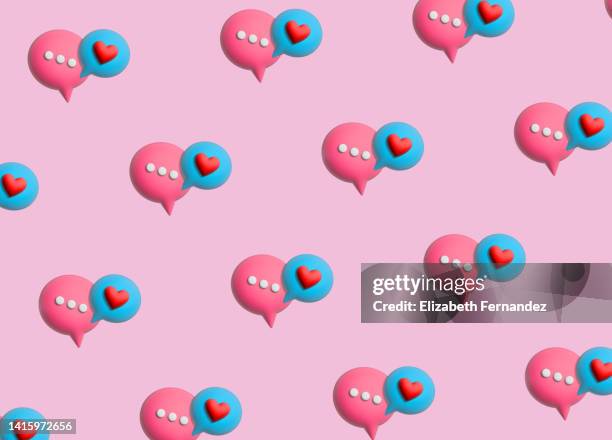 seamless pattern with speech bubble with red heart shape - herzen muster stock-fotos und bilder