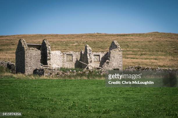 dilapidated building in the yorkshire dales - ruined stock pictures, royalty-free photos & images