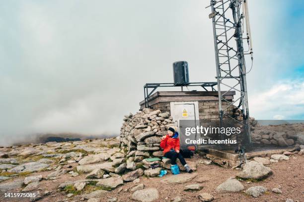 cairngorm summit, scotland - weather station stock pictures, royalty-free photos & images