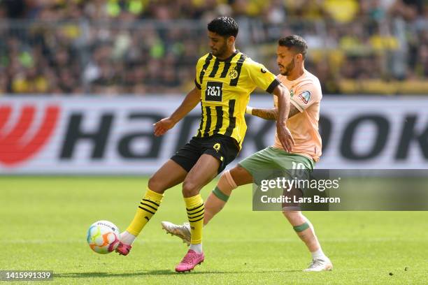 Mahmoud Dahoud of Dortmund is put under pressure by Leonardo Bittencourt of SV Werder Bremen during the Bundesliga match between Borussia Dortmund...