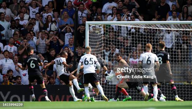 Bobby Reid of Fulham scores their team's first goal during the Premier League match between Fulham FC and Brentford FC at Craven Cottage on August...