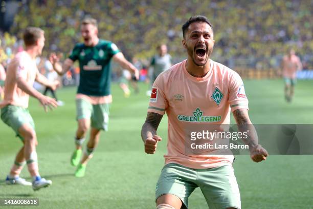 Leonardo Bittencourt of SV Werder Bremen celebrates their side's third goal scored by Oliver Burke the during the Bundesliga match between Borussia...