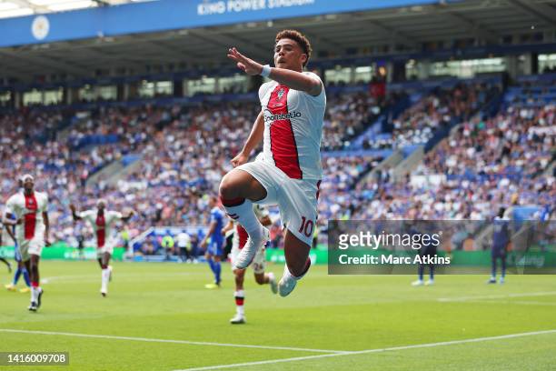 Che Adams of Southampton celebrates after scoring their team's second goal during the Premier League match between Leicester City and Southampton FC...