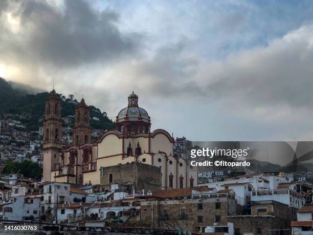 colonial town of taxco in mexico - guerrero méxico del sur fotografías e imágenes de stock