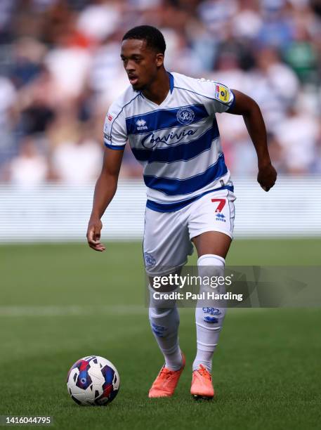 Chris Willock of Queens Park Rangers runs with the ball during the Sky Bet Championship match between Queens Park Rangers and Rotherham United at...