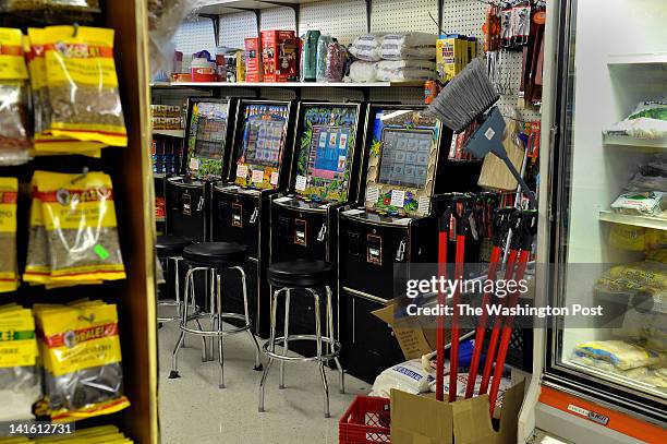 Cleaining Slot 33 Cleaning Slot Machines Stock Photos, High-Res Pictures, and Images ...