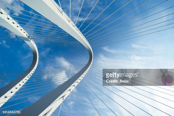 modern bridge - architecture symmetry stock-fotos und bilder
