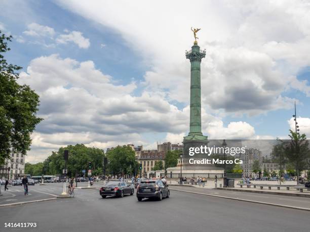 street view overlooking the place de la bastille and the column of july in paris - bastille day stockfoto's en -beelden