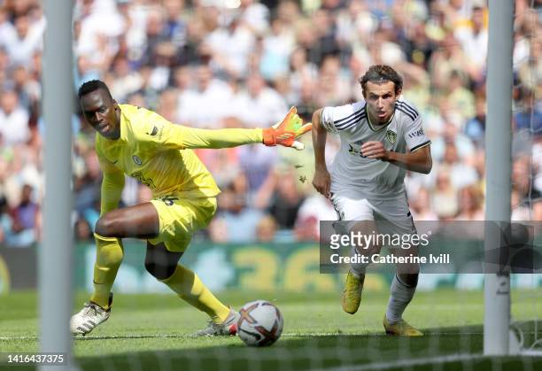 Brenden Aaronson of Leeds United beats Edouard Mendy of Chelsea to score their side's first goal of the game during the Premier League match between...