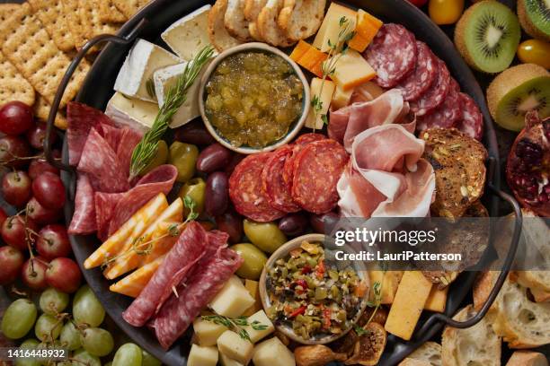 charcuterie platter - appetizer stockfoto's en -beelden