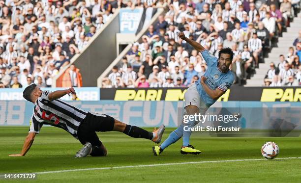 Ilkay Gundogan of Manchester City scores their side's first goal during the Premier League match between Newcastle United and Manchester City at St....