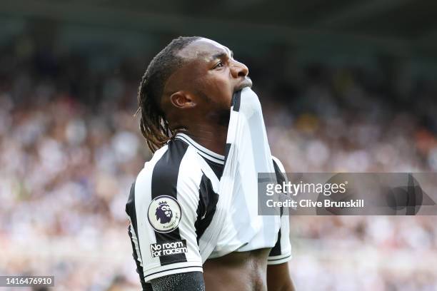 Allan Saint-Maximin of Newcastle United reacts after a missed shot during the Premier League match between Newcastle United and Manchester City at...