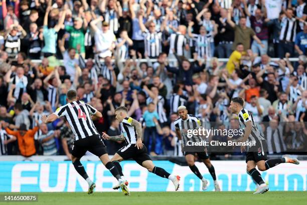 Kieran Trippier of Newcastle United celebrates scoring their side's third goal with teammates after scoring from a free kick during the Premier...