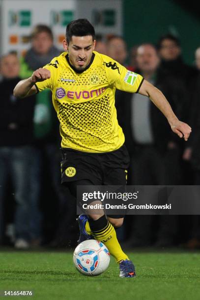 Ilkay Guendogan of Dortmund controls the ball during the DFB Cup semi final match between SpVgg Greuther Fuerth and Borussia Dortmund at Trolli-Arena...