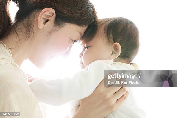 mother&baby - japanese mom stock-fotos und bilder