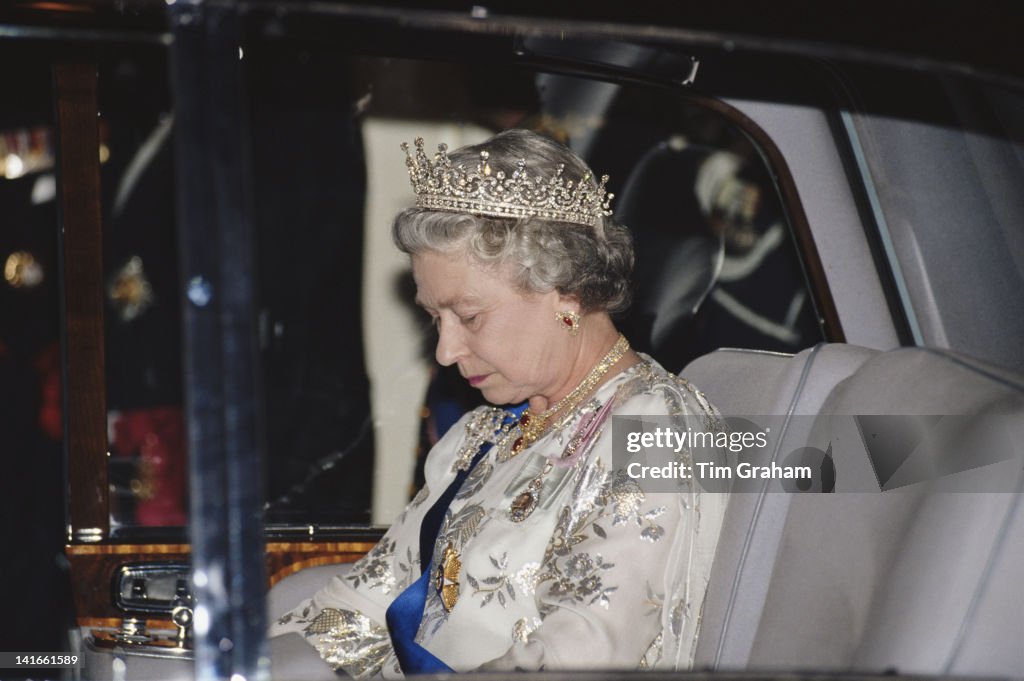 Queen Attends Banquet