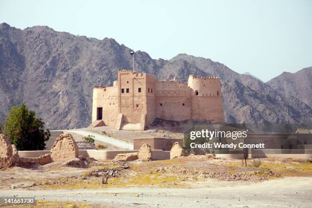 fujairah fort uae middle east - fujairah stock pictures, royalty-free photos & images