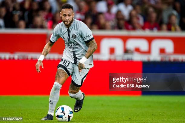 Neymar of Paris Saint-Germain dribbles with the ball during the Ligue 1 Uber Eats match between Lille OSC and Paris Saint-Germain at Stade...