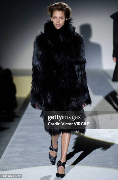 Noémie Lenoir walks the runway during the Gucci Ready to Wear Fall/Winter 2001 fashion show as part of the Milan Fashion Week on March 1, 2001 in...