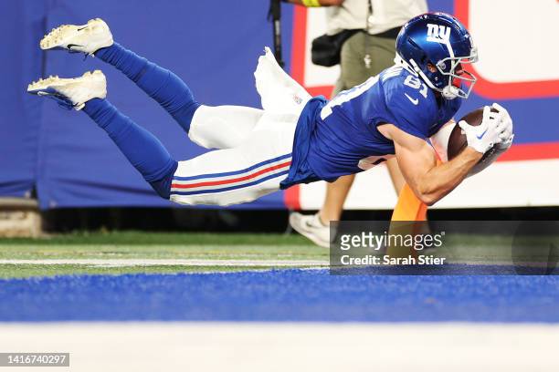 Alex Bachman of the New York Giants dives into the end zone for a touchdown during the second half of a preseason game against the Cincinnati Bengals...