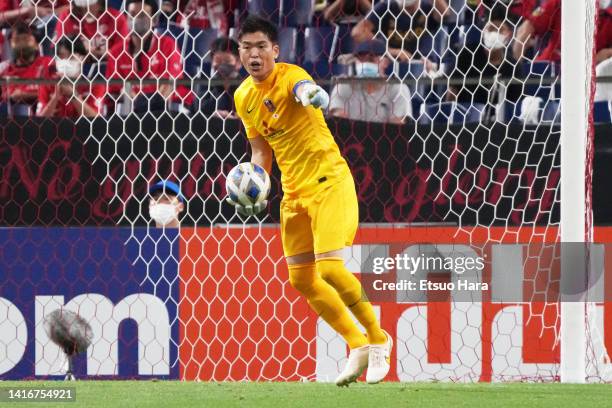 Shusaku Nishikawa of Urawa Red Diamonds in action during the AFC Champions League Round of 16 match between Johor Darul Ta'zim and Urawa Red Diamonds...