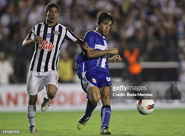 Juninho Pernanbucano of Vasco da Gama struggles for the ball with Rodolfo Gamarra of Libertad during a match between Vasco da Gama and Libertad as...