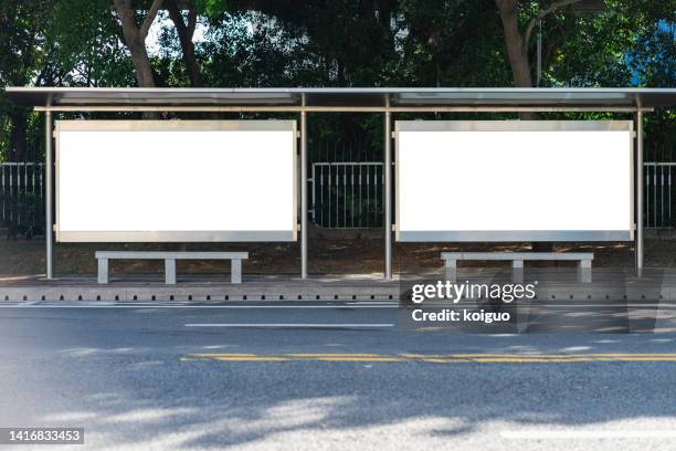 blank billboard on bus stop - roadside photos et images de collection